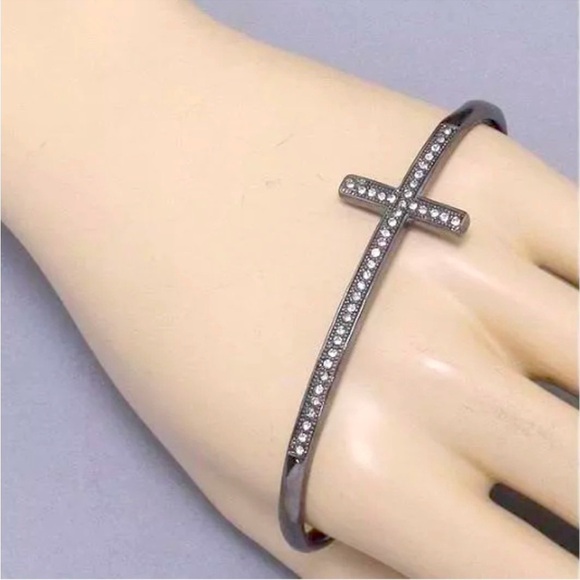 Crystal Cross Hand‎ Cuff Bangle Bracelet Hand Jewelry - Picture 1 of 4